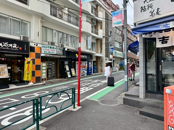 マンション前の通り