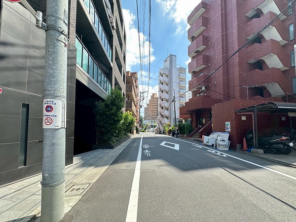 マンション前