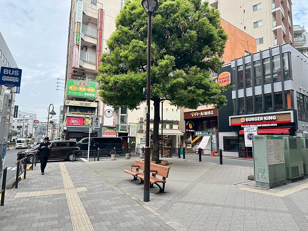 駅前の飲食店