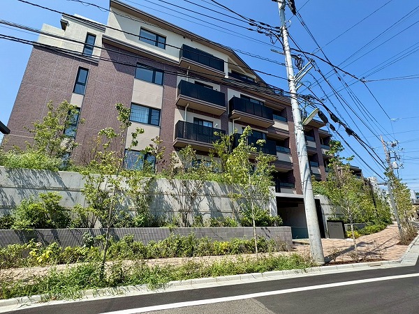 アトラスシティ千歳烏山グランスイート 外観