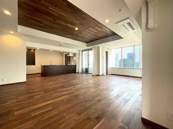 アトラスタワー西新宿_ゆとりあるリビングダイニングキッチンの写真