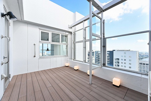 ワールドシティタワーズキャピタルタワー_広々としたテラスの写真