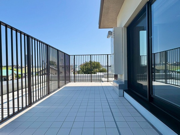 アトラスシティ千歳烏山グランスイート_ルーフバルコニーBの写真③