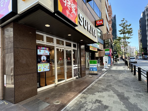 赤坂駅前の街並み