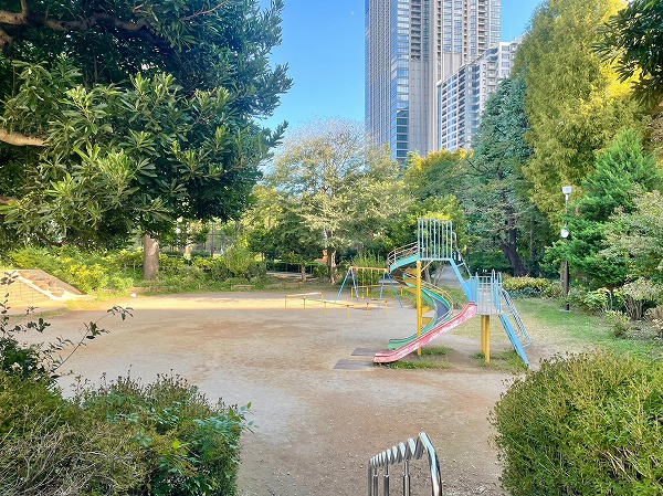 西戸山タワーホウムズセントラルタワー 敷地内公園