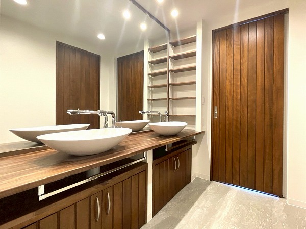 アトラスタワー西新宿_2ボウルの洗面化粧台の写真