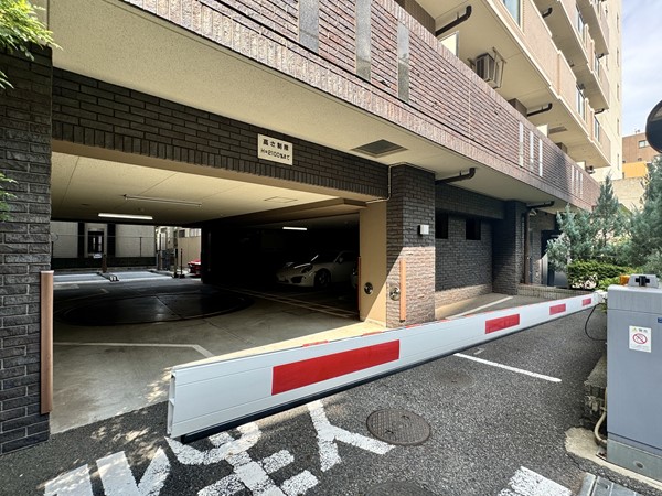 ライオンズプラザ東麻布　駐車場