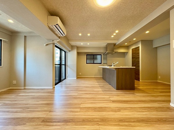 千駄木センチュリー21_広々としたリビングダイニングキッチンの写真