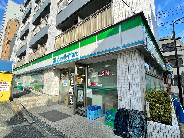 ファミリーマート 牛込柳町駅前店