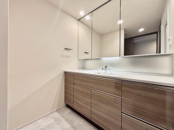 プラウドタワー渋谷_清潔感のあるサニタリールームの写真