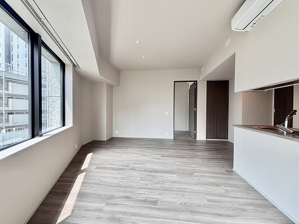 プラウドタワー渋谷_約17.2帖のリビングダイニングキッチンの写真2