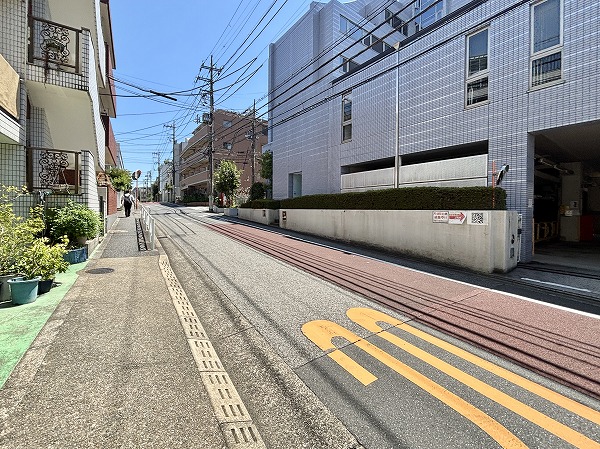 マンションまでの道