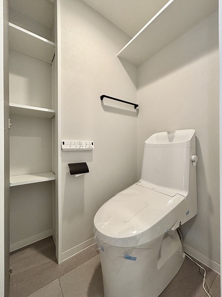 月島ホームズ_シンプルなトイレの写真