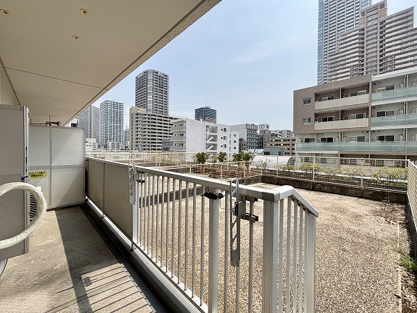 月島ホームズ_南向きのバルコニーの写真