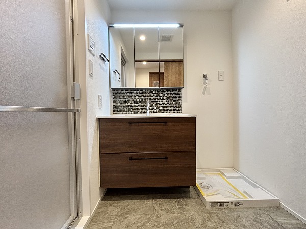 ヴィラフォンターナ千代田富士見_清潔感のあるパウダールームの写真