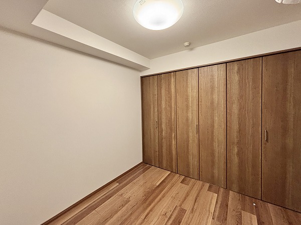 ヴィラフォンターナ千代田富士見_収納豊富な洋室の写真