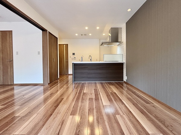 ヴィラフォンターナ千代田富士見_ゆとりあるリビングダイニングキッチンの写真