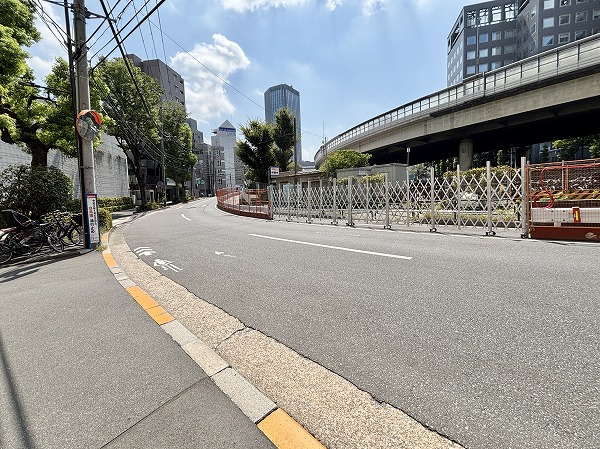 マンション前