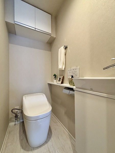 フォリアージュ_シンプルなトイレの写真