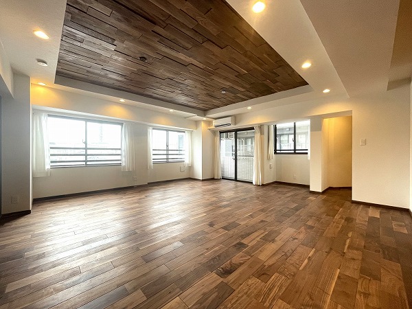 ウィンコート神楽坂_ゆとりあるリビングダイニングキッチンの写真