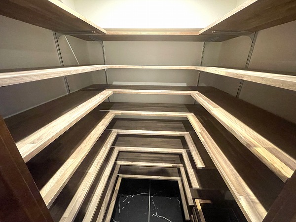 ウィンコート神楽坂_シューズインクローゼットの写真