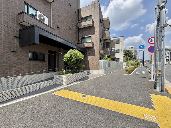 世田谷三宿サンハイツ　エントランス前
