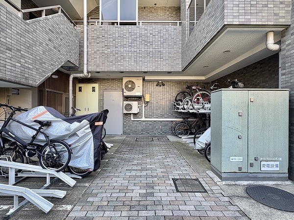 クレッセント駒沢公園パークサイド　駐輪場