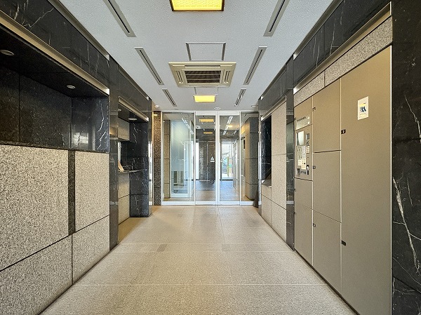 クレッセント駒沢公園パークサイド　エントランス