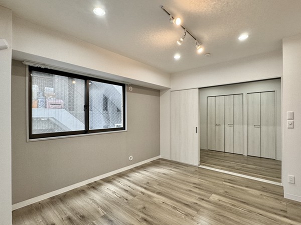 エスポワール麻布_ グレーのアクセントクロスの写真