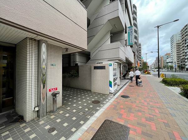 ジャルダン目黒　エントランス前（山手通り沿い）