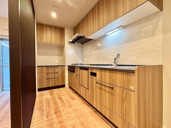 赤坂アーバンライフ_リノベーション済みのキッチンの写真
