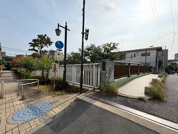 緑道と万亀橋