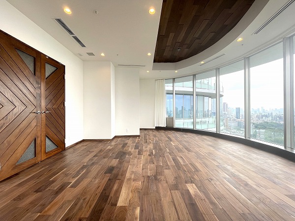 パークコート青山ザタワーパークコート青山ザタワー_リノベーション済みの広々としたリビングダイニングの写真2