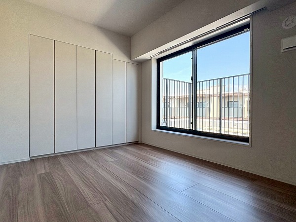 アトラスシティ千歳烏山グランスイート_約6.3帖の洋室の写真