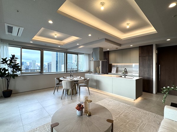 グランスイート虎ノ門_豪華なアイランドキッチンの写真