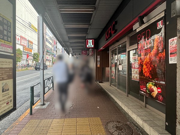 駅前のアーケード街