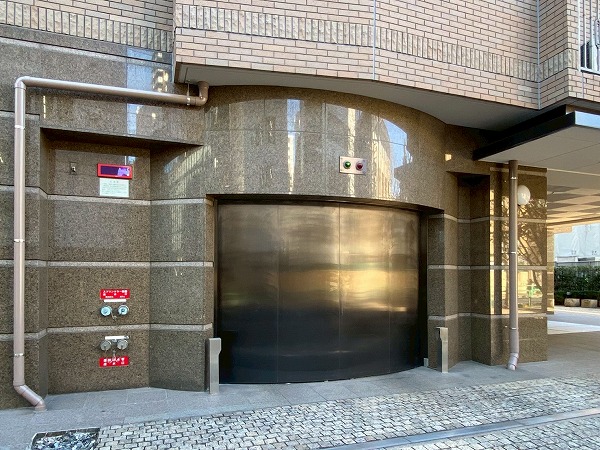 ローレルコート三番町　駐車場