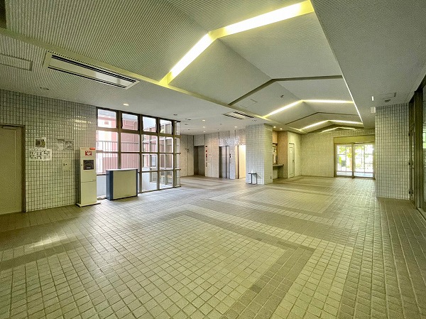 西戸山タワーホウムズセントラルタワー エントランスロビー