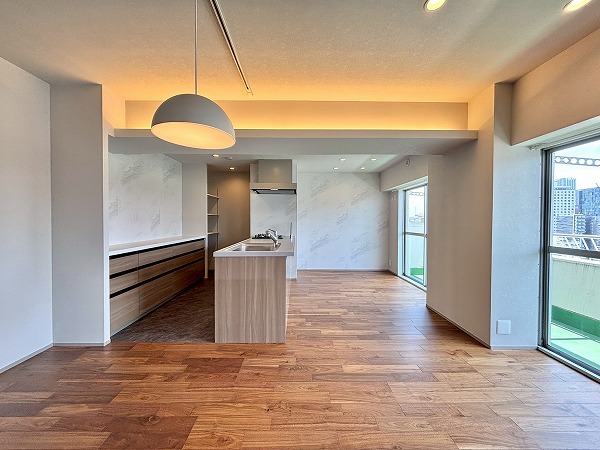 新宿スカイプラザ_広々としたリビングダイニングキッチンの写真1