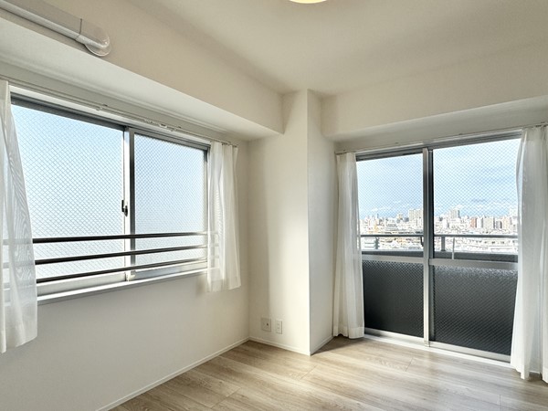 アミスタ北糀谷_二面採光の洋室の写真