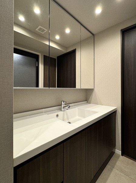 三田清風ガーデン_上品な洗面化粧台の写真