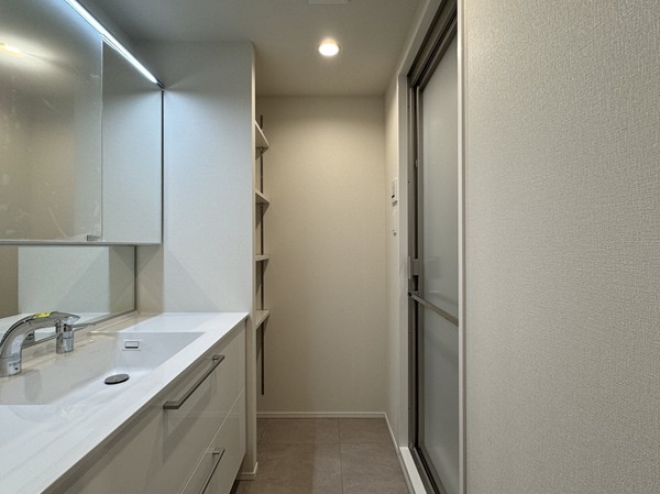 クレール白金台_綺麗な洗面室の写真