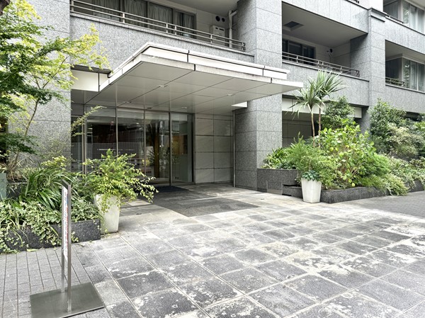 麻布市兵衛町ホームズ　アプローチ