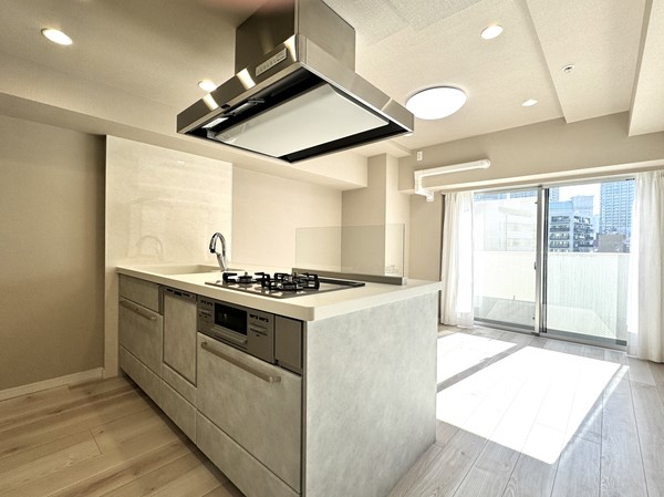 メインステージ新橋_明るいメインルームの写真