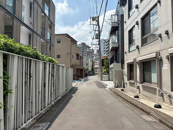 マンション前通り