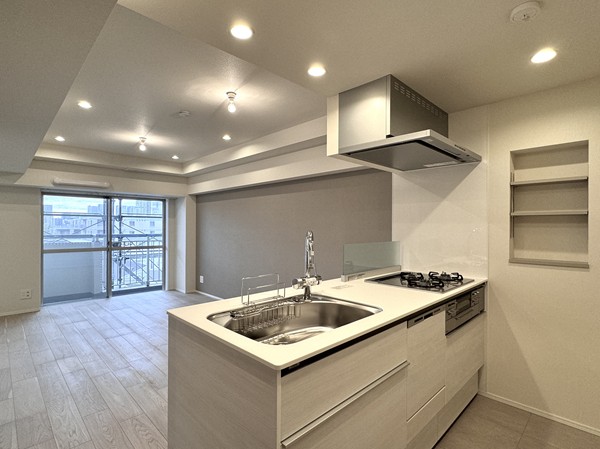 クレール白金台_解放感のある対面キッチンの写真