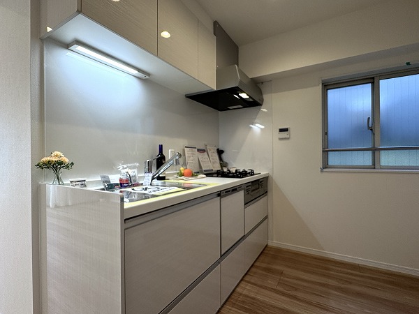 ローレルプラザ田町_ナチュラルなキッチンの写真