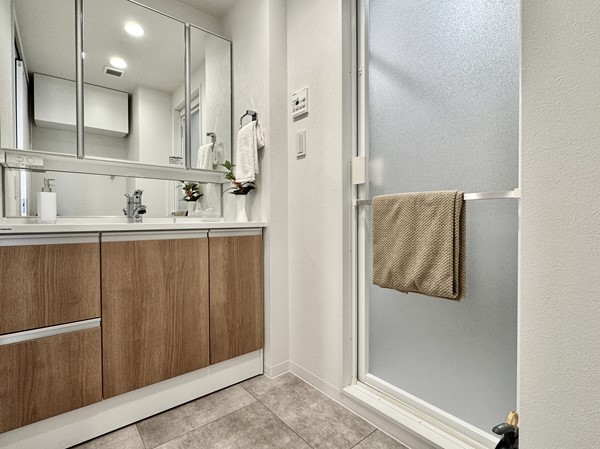 クレストフォルム田町ベイフロントスクエア_お洒落な洗面室の写真