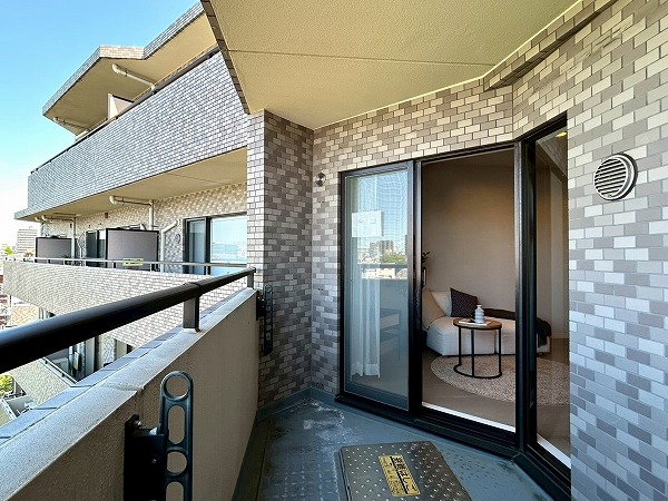 ライオンズガーデン幡ヶ谷_明るいバルコニーの写真