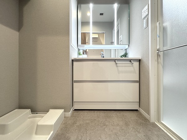 ローレルプラザ田町_洗面室の写真